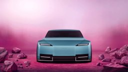 Jaguar разкри интериора на електрическия GT срещу Bentley