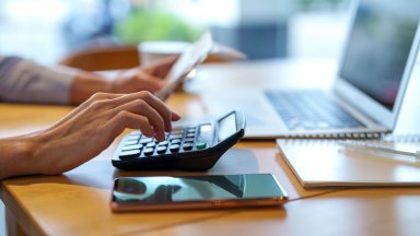 Общо 535 местни такси и цени на услуги поскъпват от