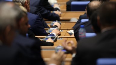  Парламентът не прескочи деветия кръг на ада. Ще има и десети