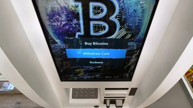 Биткойнът се възстанови над 68 000 долара след потвърждението за смъртта на Хаменей