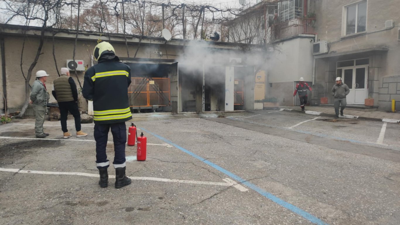 Пожар в трафопост в центъра на Ямбол остави без ток десетки домакинства