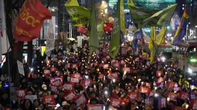 Управляващи и опозиция призоваха за сваляне на президента на Южна Корея