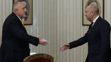 Завръща се битката между Борисов и Радев която временно беше