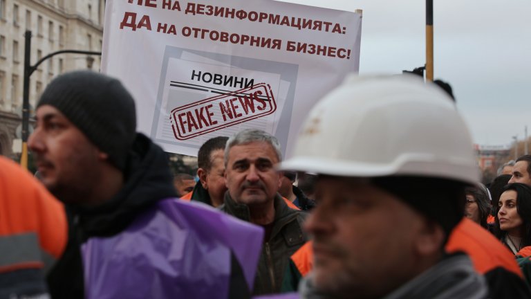 Миньорска окупация на жълтите павета против новия данък върху добива