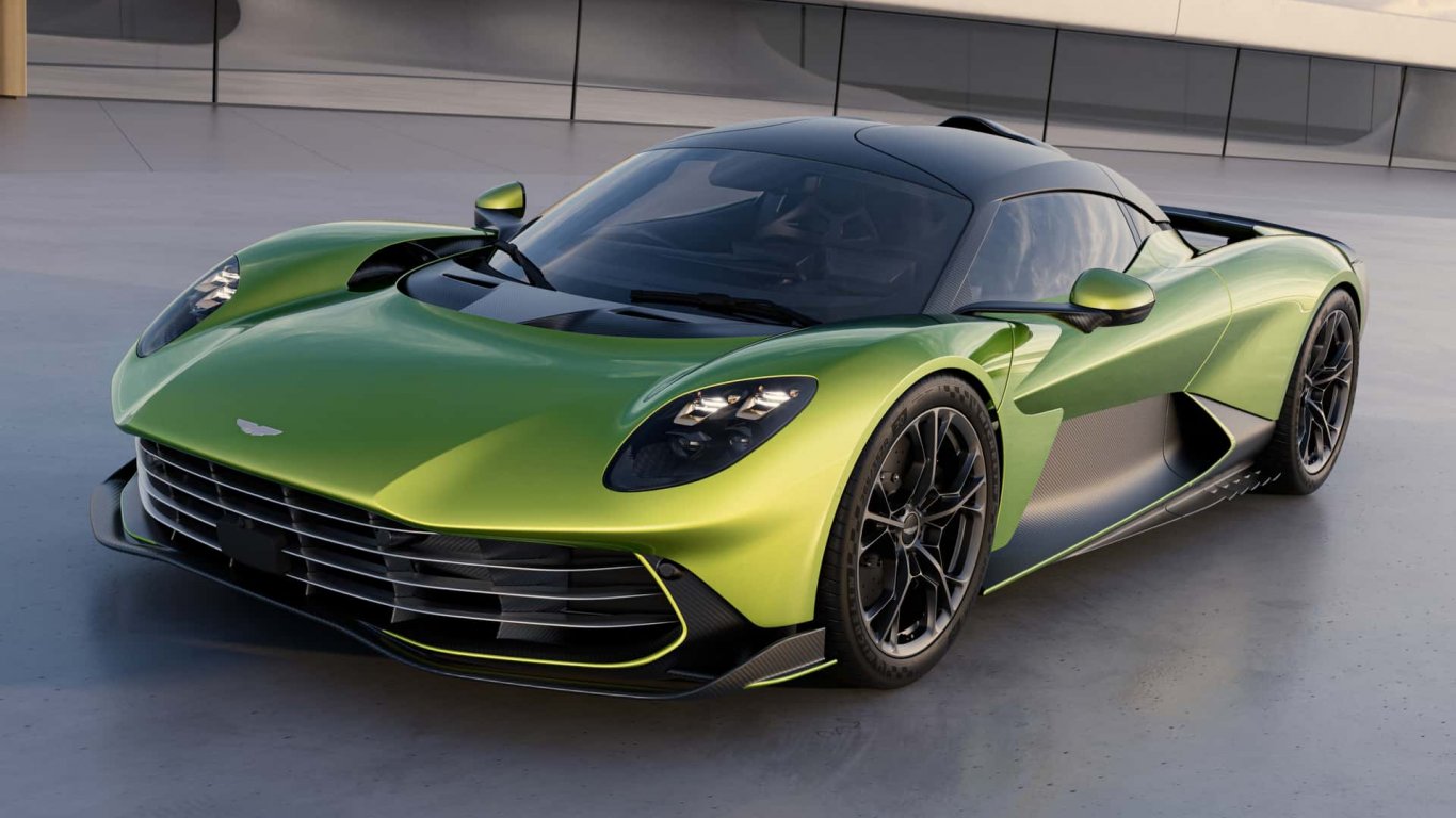 Aston Martin Valhalla ще се конкурира с Ferrari SF90 Stradale и Lamborghini Revuelto