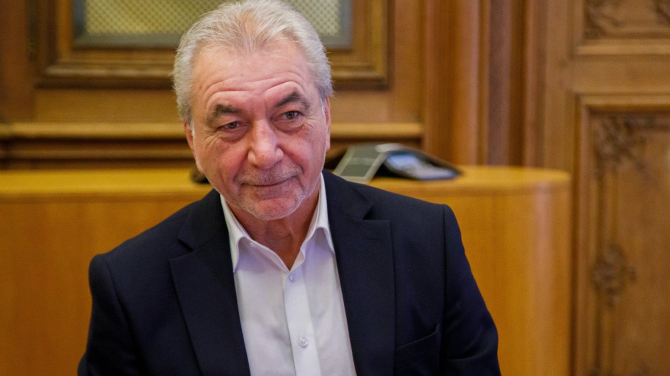 БСП предложи за шеф на КЗК бившия министър от служебния кабинет Росен Карадимов