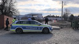 Две обвинения срещу дрогирания водач, блъснал патрулка след гонка в Казанлък