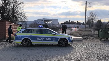 Две обвинения срещу дрогирания водач, блъснал патрулка след гонка в Казанлък