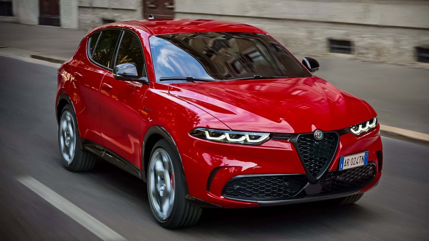 Alfa Romeo Tonale получи обновен интериор за 2025 година