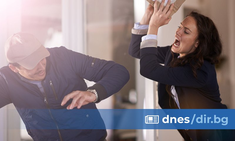 Жена нападна и би мъжа си в , съобщиха от