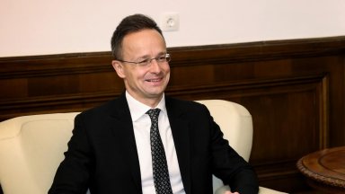 Министър на Орбан съобщи за интерес от Унгария към "Лукойл Нефтохим"