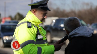 Задържаха шофьор-рецидивист с близо 6 промила алкохол и 3 пъти взимана книжка 