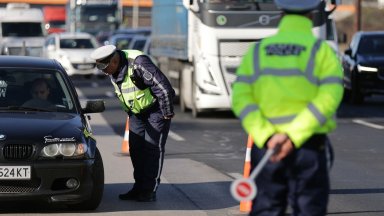 Започва полицейска акция срещу карането в аварийните ленти