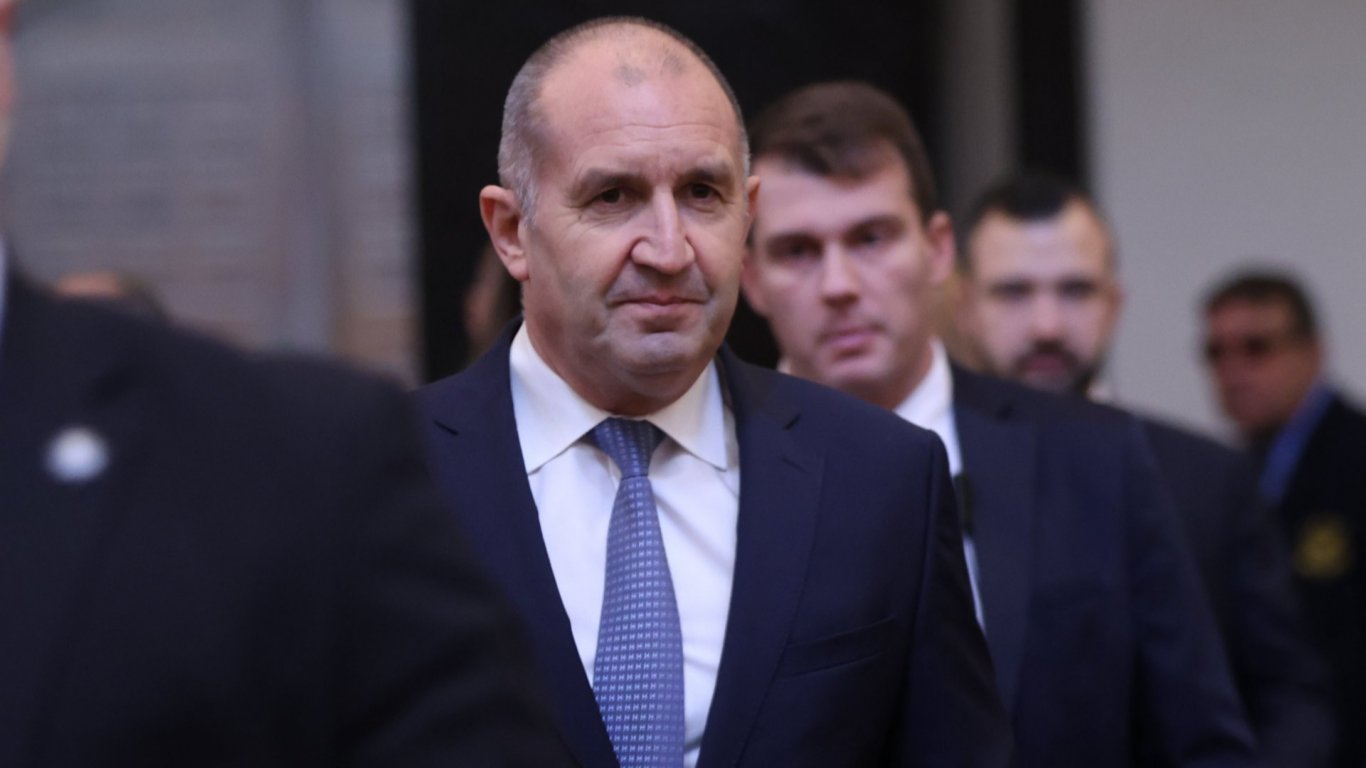 Румен Радев: Правителството и НС да заявят еднозначно, че няма да пращаме войски в Украйна