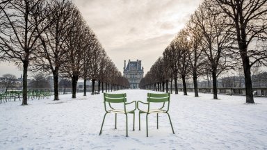 Сняг трупа в Румъния, зимата се завърна часове преди 1 май (видео)