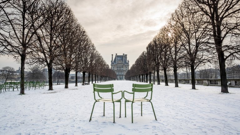 Сняг трупа в Румъния, зимата се завърна часове преди 1 май (видео)