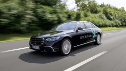 S-класата на Mercedes-Benz ще може да се движи автономно до 95 км/ч