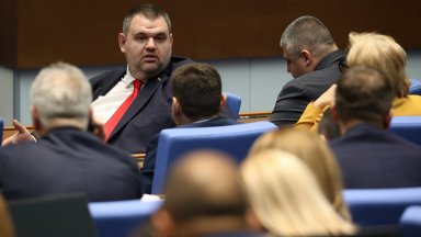 Опозицията към управляващите Кандидати за това са ПП ДБ и Възраждане