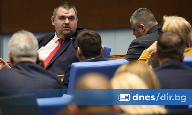 Опозицията към управляващите. Кандидати за това са ПП-ДБ и Възраждане.