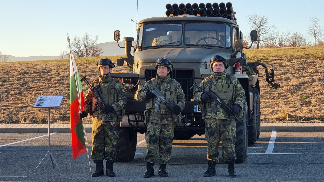 Върховният главнокомандващ и партиите в един глас: Без български войници в Украйна