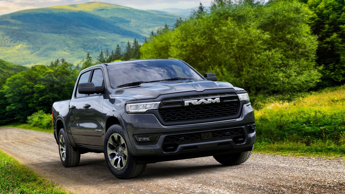 Новият Ram 1500 Ramcharger ще бъде хибрид с 6-цилиндров двигател