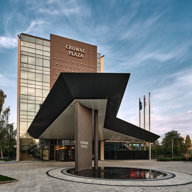 Crowne Plaza Sofia отличен със специална награда за дизайн и интегриране на съвременно българско изкуство