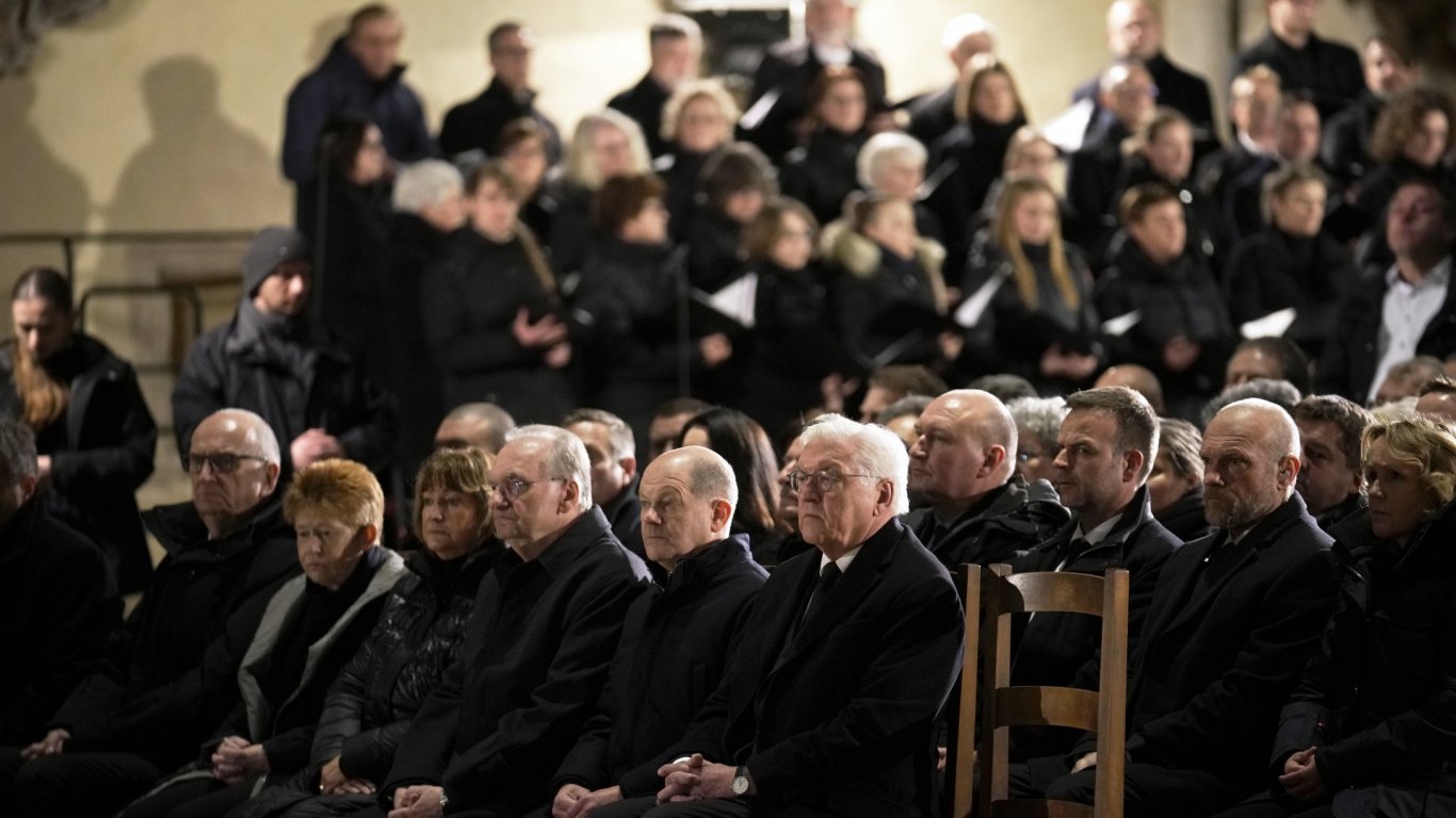 Стотици се събраха в Магдебург, за да почетат паметта на жертвите на нападението