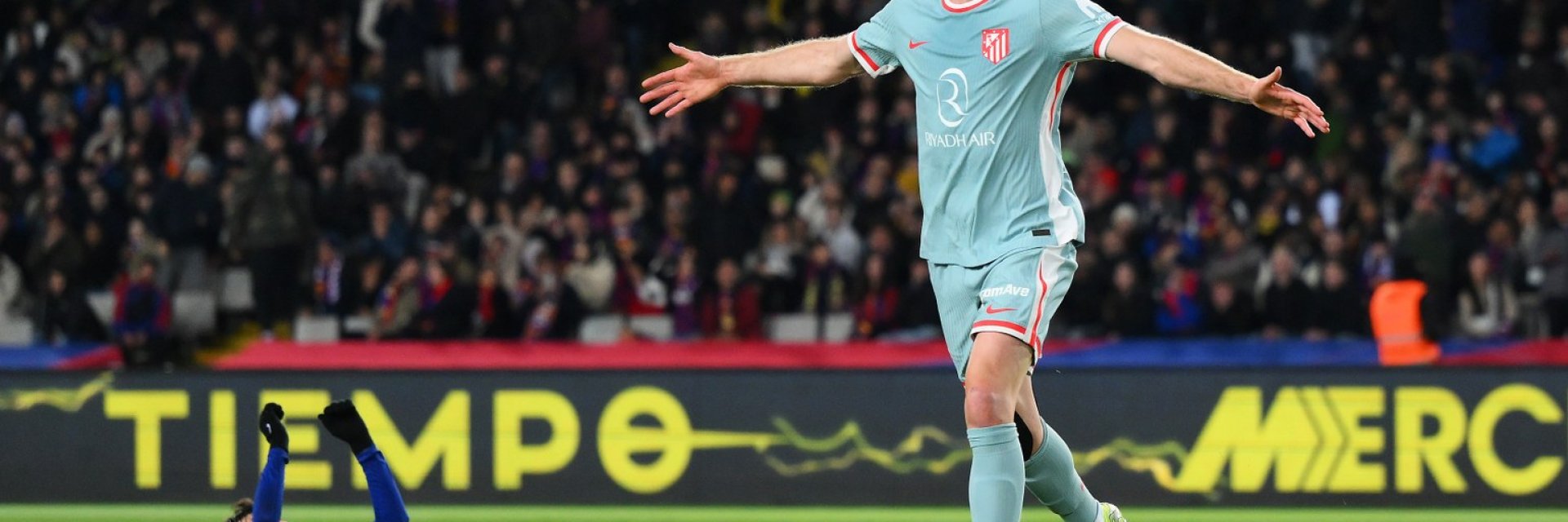 Бандата на Чоло Симеоне инфарктно разплака Барселона в битката за върха