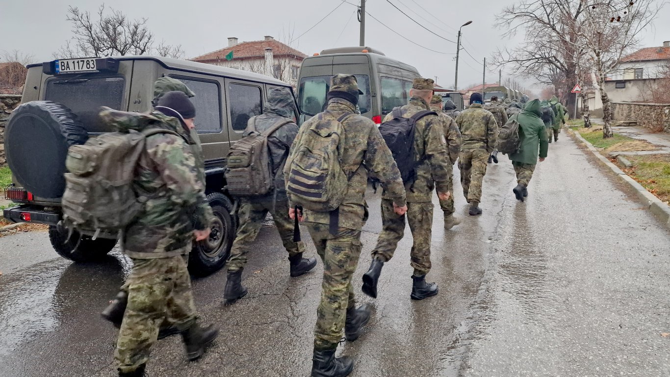 И армията се включи в издирването на 13-годишния Ники, претърсват землището на Гурково (снимки)