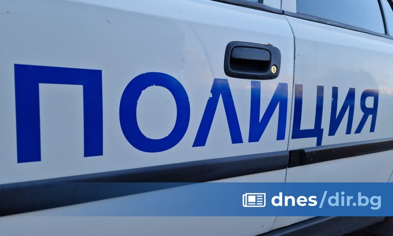 Мъж е бил задържан, след като се е барикадирал в