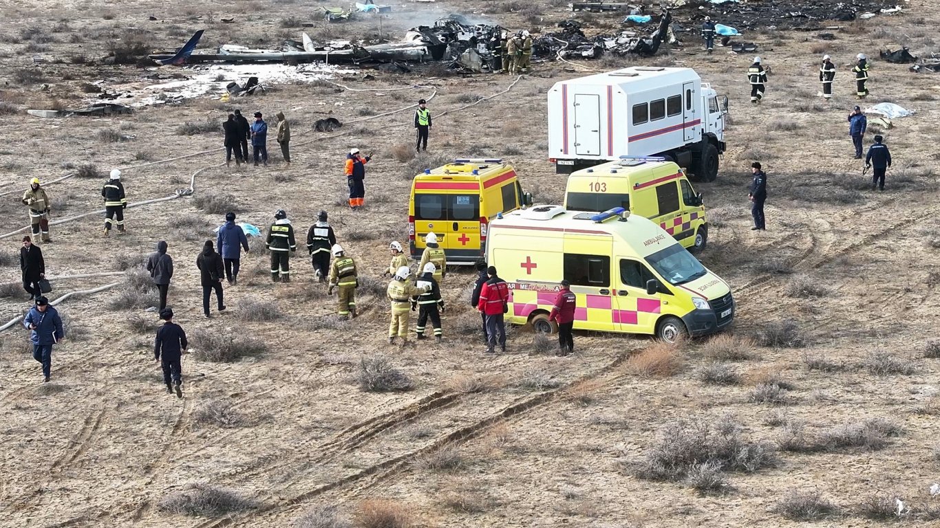 Румен Радев изрази съболезнования за загиналите при авиокатастрофата в Казахстан