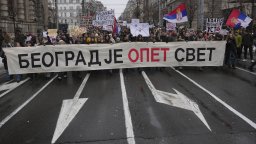 Студенти на протест в Сърбия: Предадоха 1000 писма на гл. прокурор заради трагедията в Нови Сад