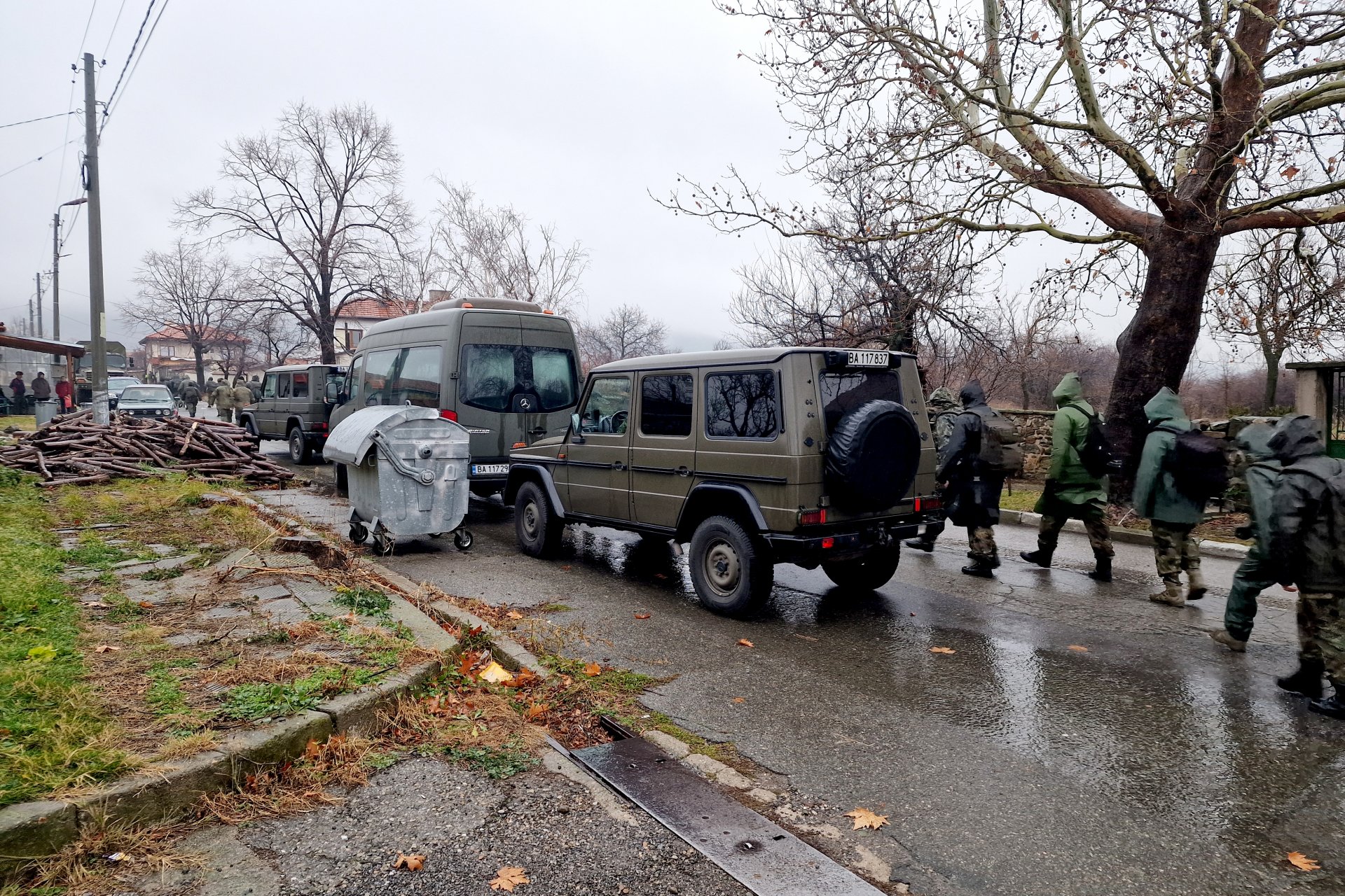 Над 100 военни продължават да издирват детето със Синдром на Даун