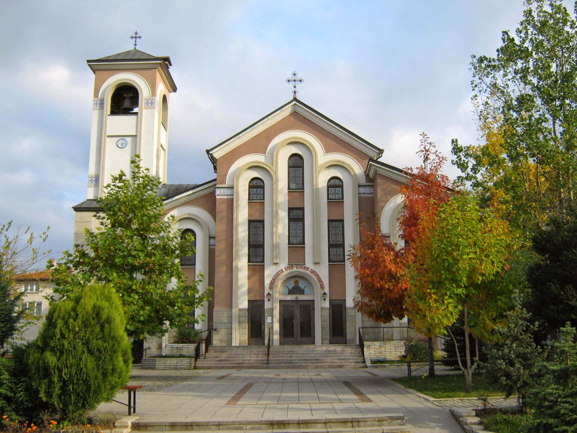 Катедралният храм на Българската православна старостилна църква е в столичния жк "Бъкстон"