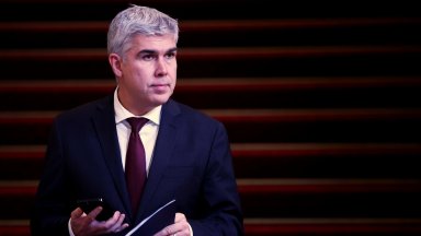 След призовка за обвиняем бившият служебен министър на енергетиката Владимир