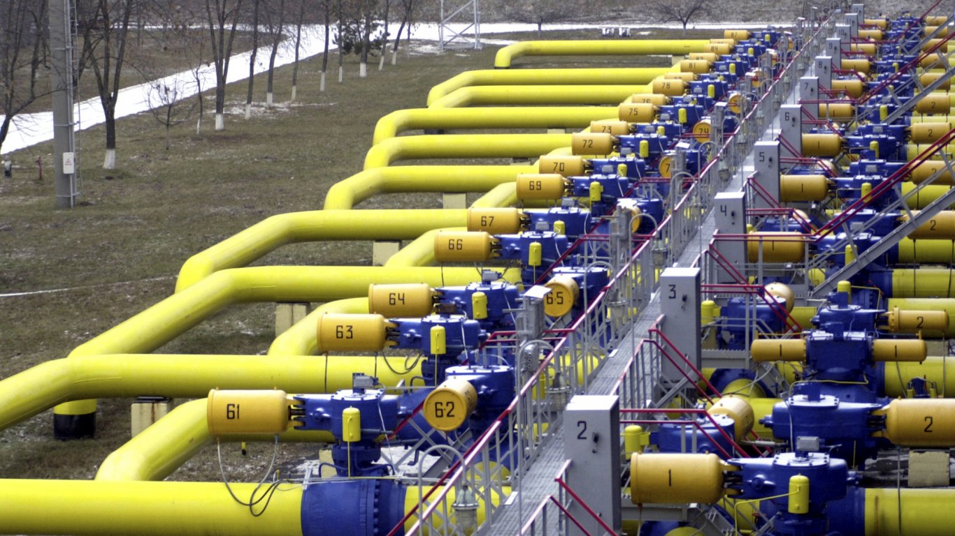 "Политико": ЕС купува рекордни количества руски газ въпреки спрените доставки през Украйна