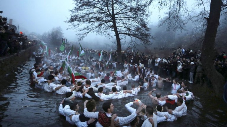 Посолството на САЩ отбелязва Йордановден, празнувайки лечебната сила на водата 