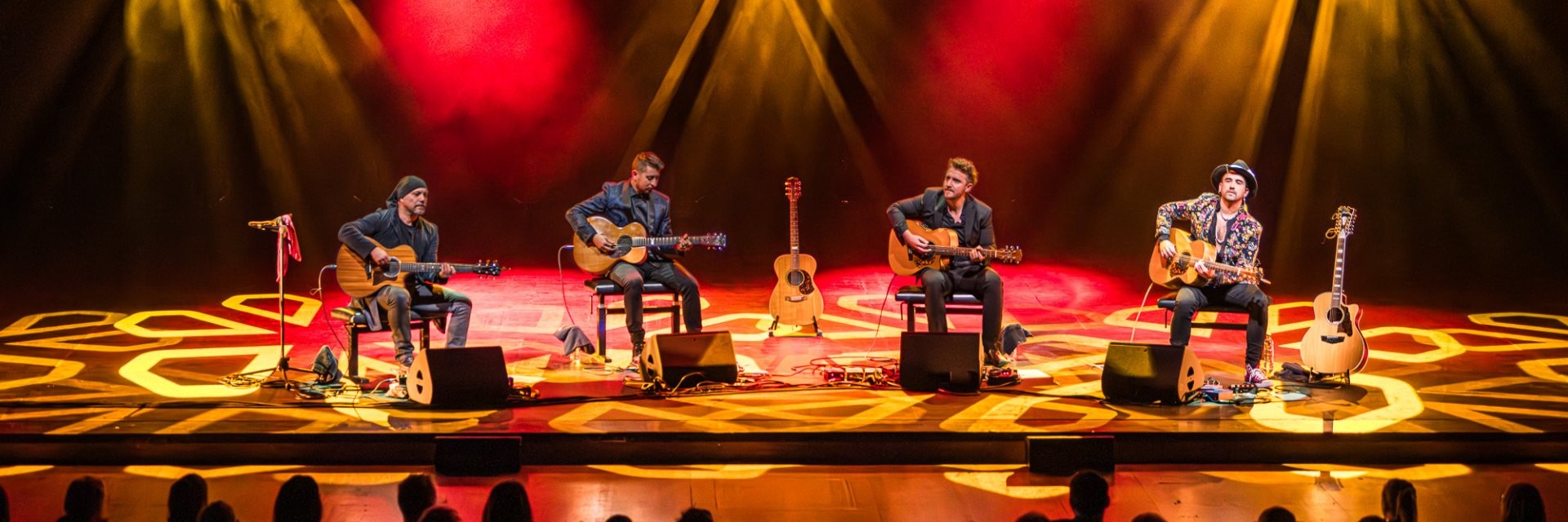 40 FINGERS – виртуозно пътешествие през струнния свят на китарата