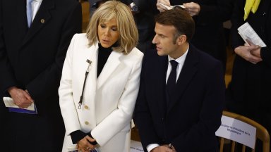 Френският президент Еманюел Макрон и съпругата му Брижит заведоха днес