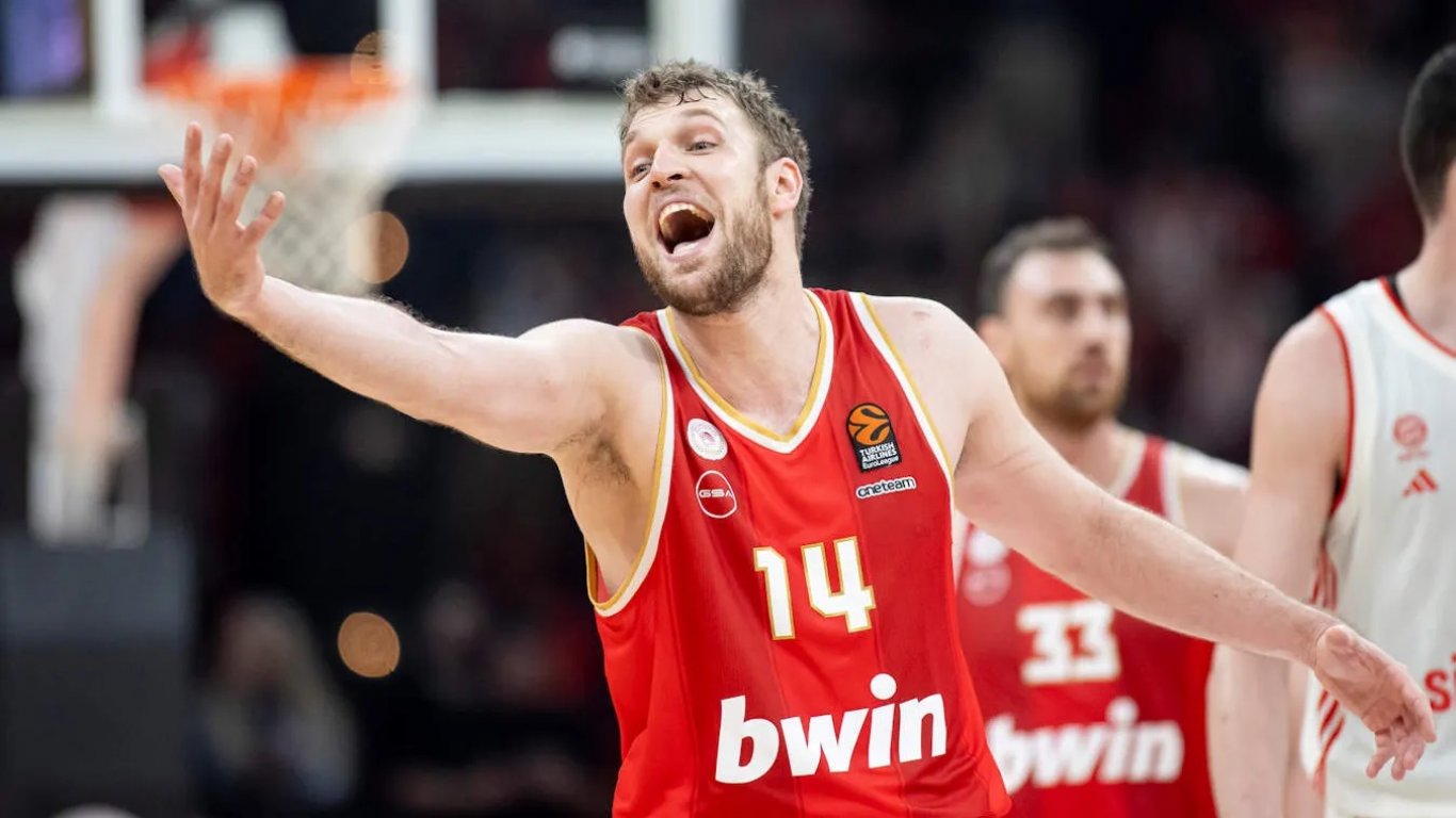 Везенков с контузия, но Олимпиакос побеждава и без него