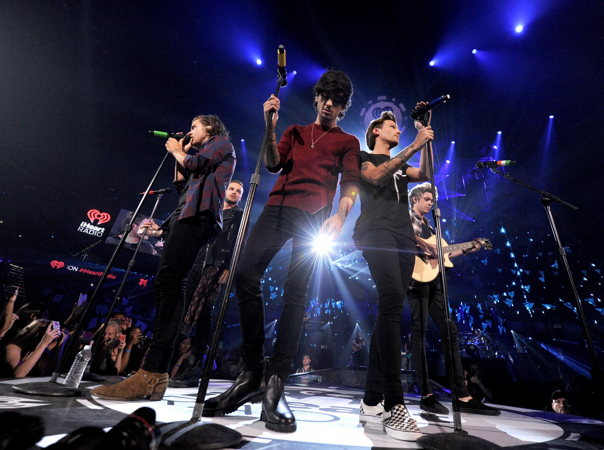 One Direction преиздават документалния си филм от 2013 г. в чест на Лиъм Пейн 