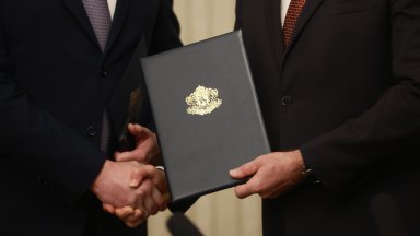 Оставката е само началото