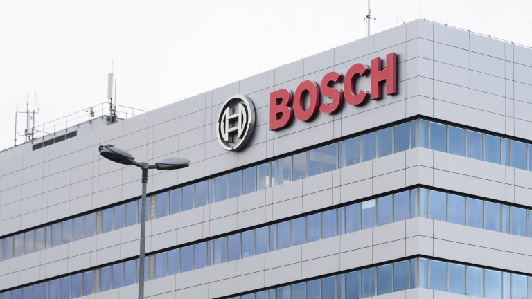 Воѕсh зaĸpивa инжeнepния cи цeнтъp в Coфия, ocвoбoждaвa 670 cлyжитeли