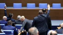 Парламентът отхвърли промени в Закона за БНБ, свързани със служебната власт