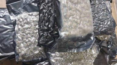 Хванаха шофьор с 3 сака марихуана на АМ "Тракия", в дома му откриха още дрога за 1,6 млн. лв.