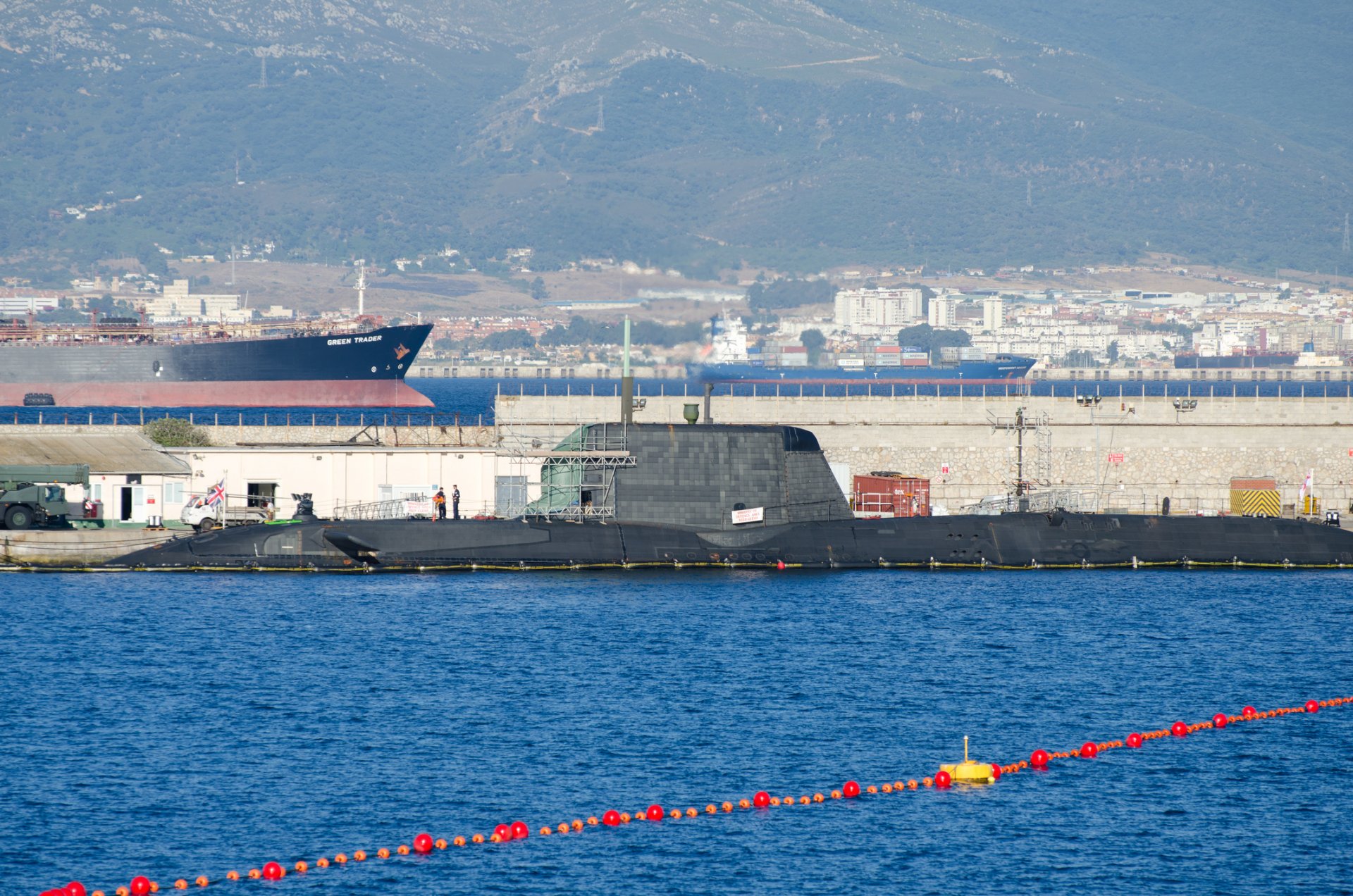 HMS Ambush - ядрена подводница от Кралския флот край бреговере на Гибралтар, 2016 г.