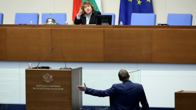 Искаме оставката на председателя на парламента Наталия Киселова в момента