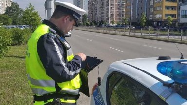 Общо 1611 водачи ще получат санкции за превишена скорост на