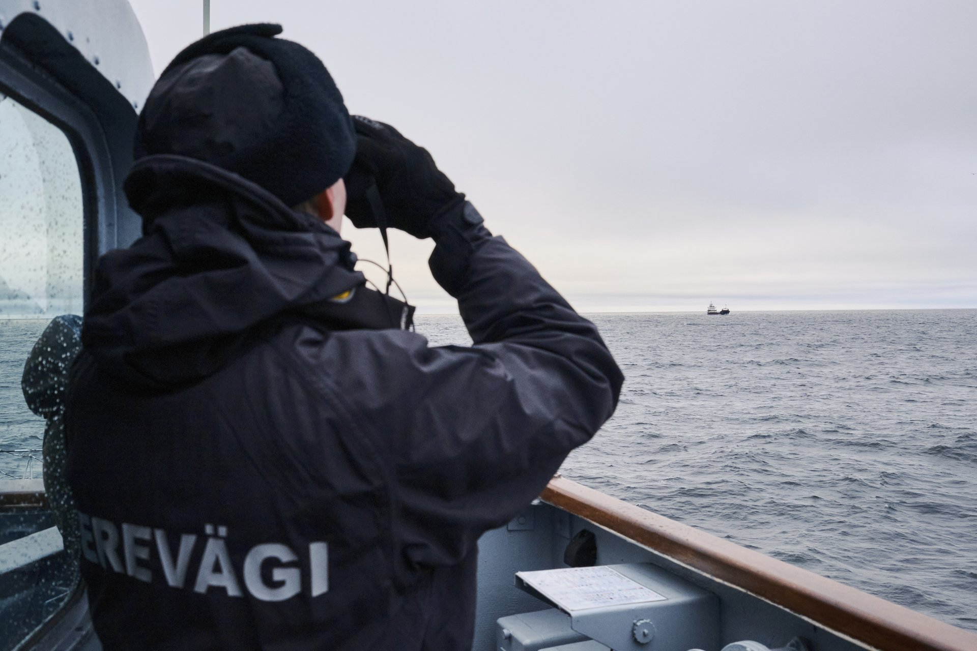 Естонски военен кораб плава в Балтийско море като част от засилените патрули на НАТО в региона.