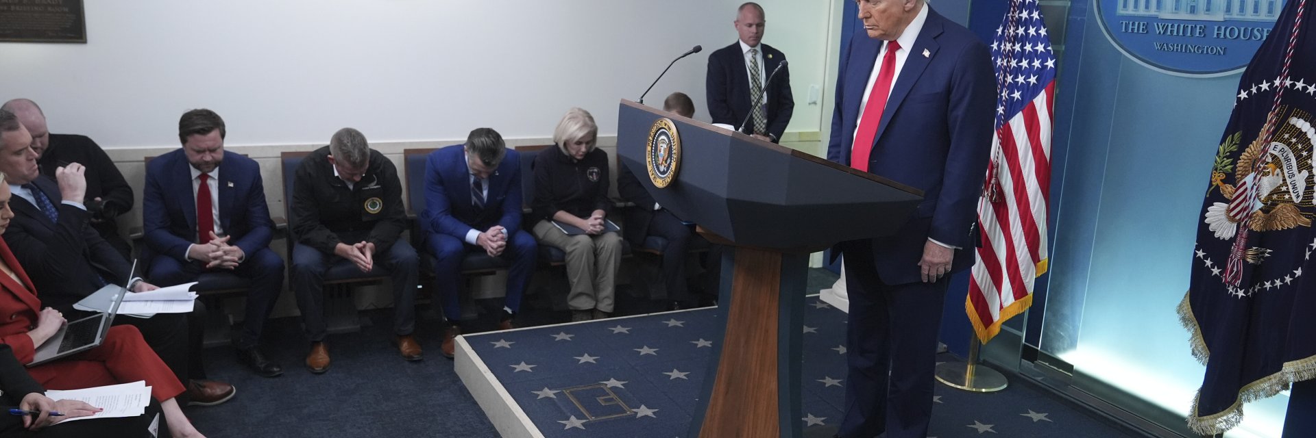 Тръмп: Няма оцелели при авиоинцидента, властите имат предположения за причините за сблъсъка